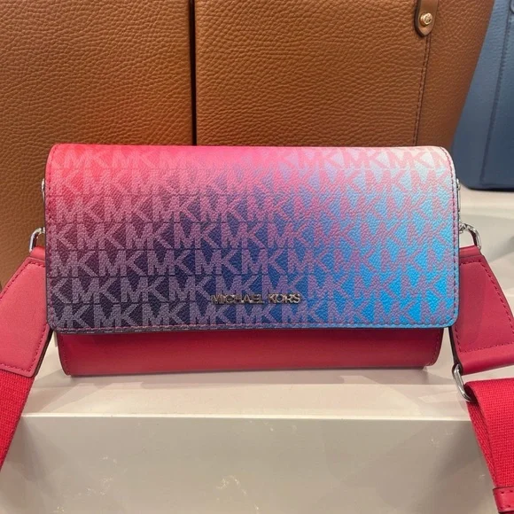 MICHAEL KORS Jet Set Large Ombré Signature Logo Crossbody Bag
Dark Raspberry - Picture 2 of 16